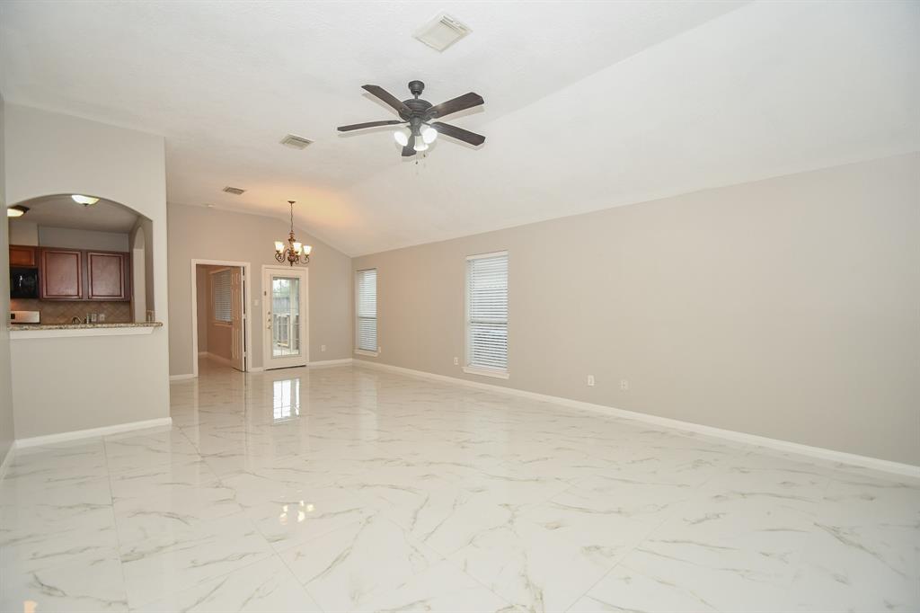 18526 S Wimbledon Drive, Katy, Texas image 2