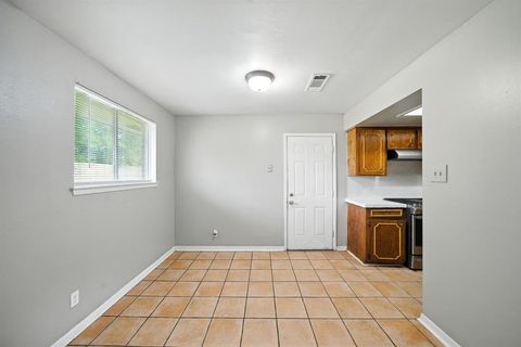924487567