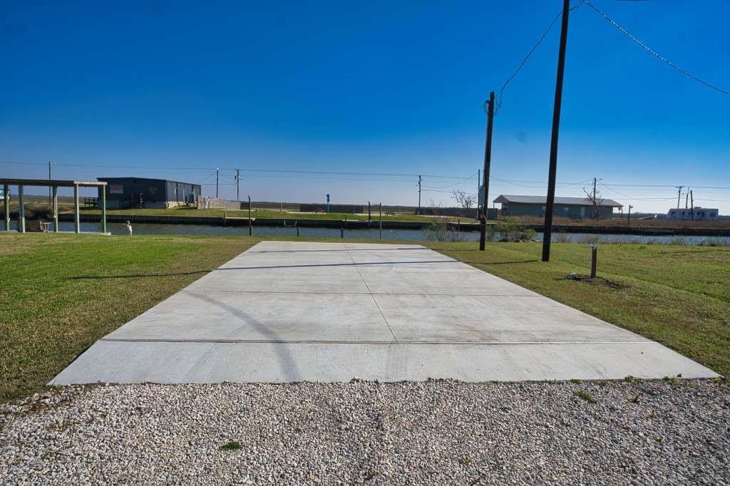 Cr 299 Street, Sargent, Texas image 3
