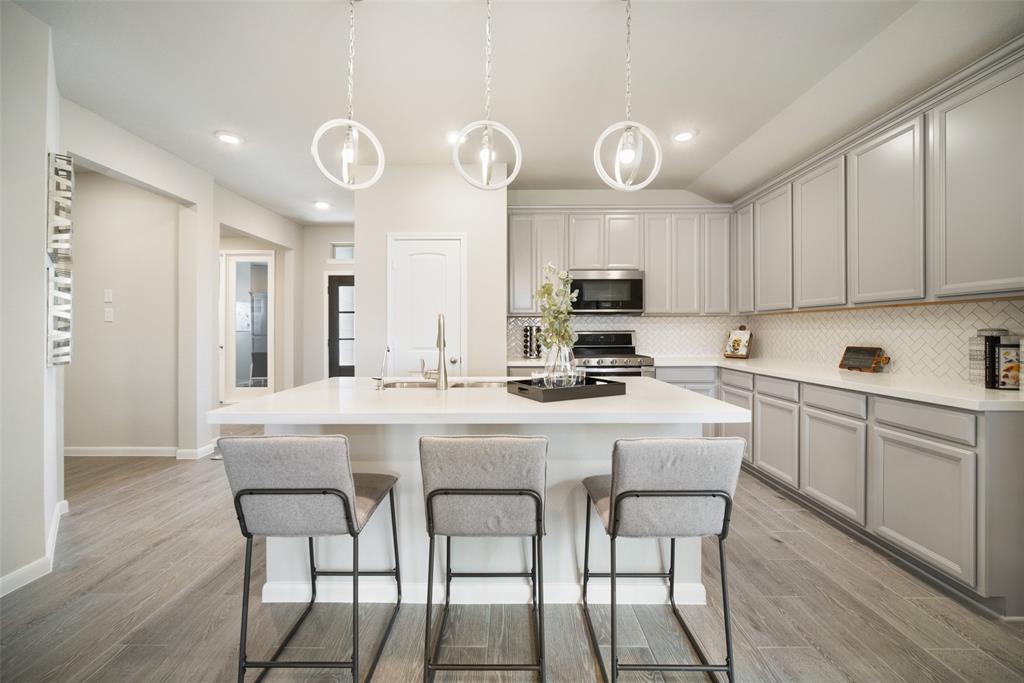 223 Magnolia Laurel Drive, Alvin, Texas image 3