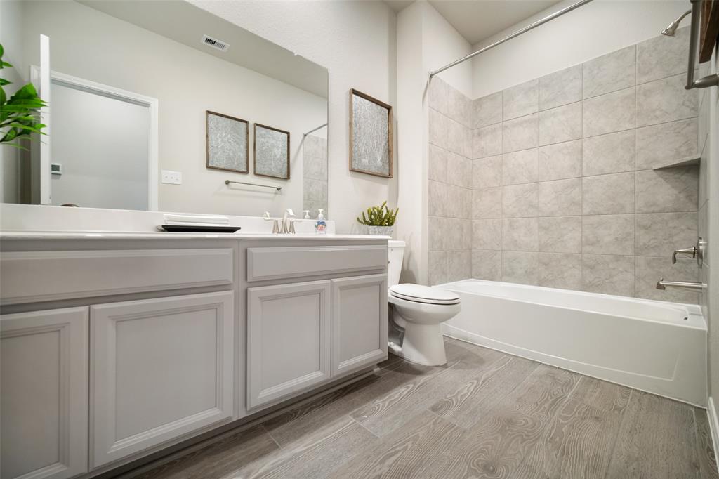 223 Magnolia Laurel Drive, Alvin, Texas image 11