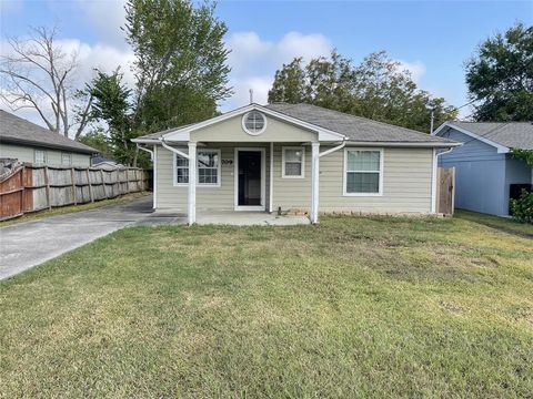 A home in South Houston