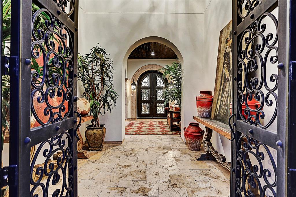35 Enclave Manor
