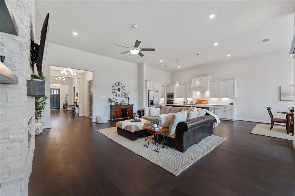25002 Ryleigh Cove Circle, Tomball, Texas image 8