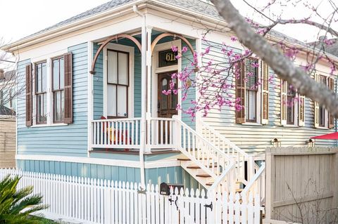 Photo of 611 16th Street, Galveston, TX 77550 (MLS # 59360762)