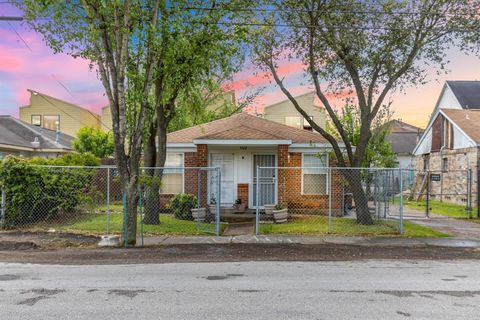 Single Family Residence in Houston TX 5022 Stimson Street.jpg