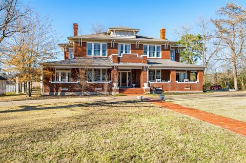 A home in Crockett