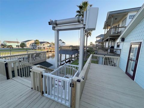 A home in Bayou Vista