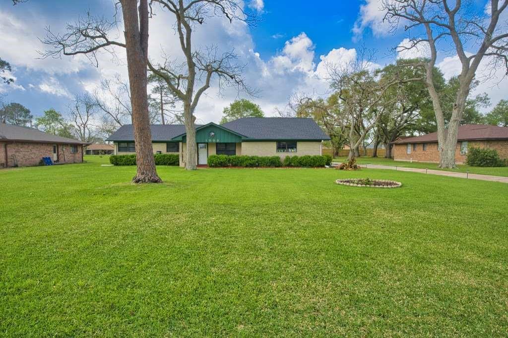 1009 Western Avenue, Angleton, Texas image 2