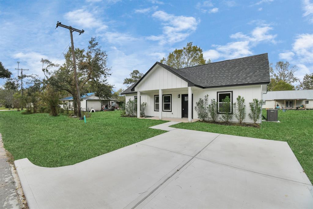 203 Spruce Ln, Daisetta, Texas image 3