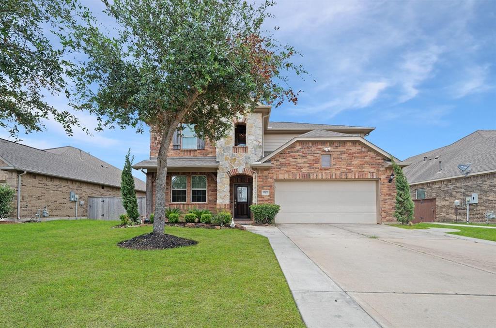 1905 Emerald Breeze Court, Pearland, Texas image 1