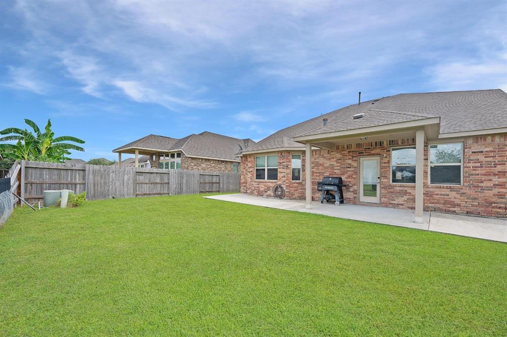 1905 Emerald Breeze Court, Pearland, Texas image 32