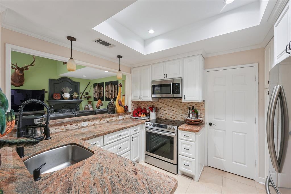 115 Litchfield Lane, Houston, Texas image 17