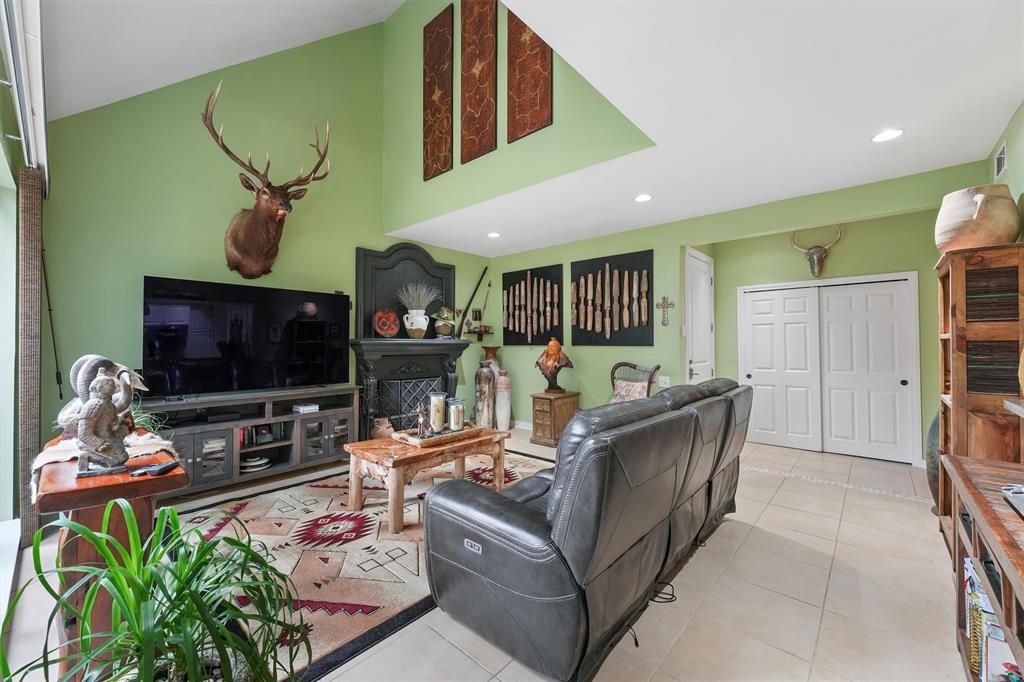 115 Litchfield Lane, Houston, Texas image 10