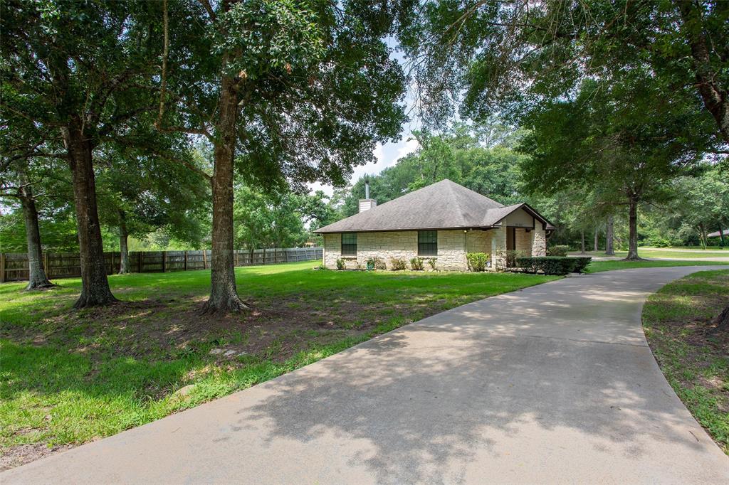 33507 Cripple Creek Farms Drive, Pinehurst, Texas image 2