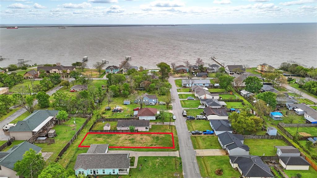 S Holmes Street, La Porte, Texas image 2