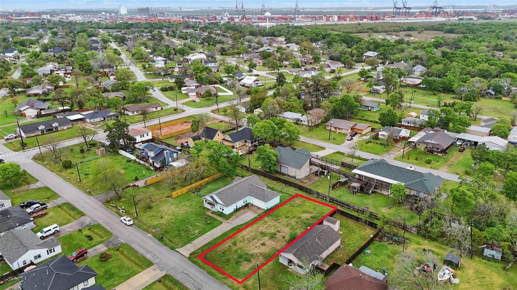 S Holmes Street, La Porte, Texas image 6
