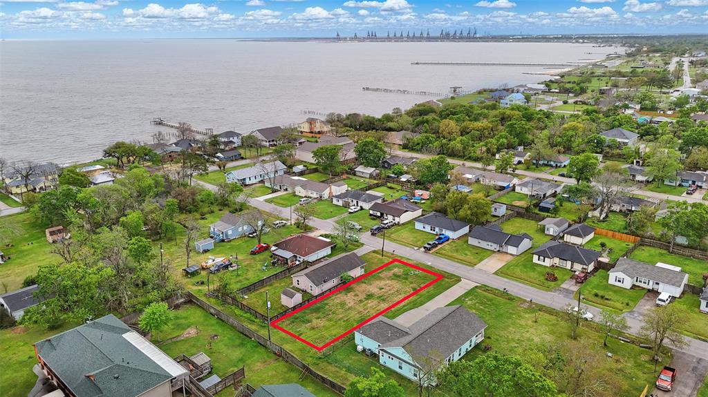 S Holmes Street, La Porte, Texas image 3