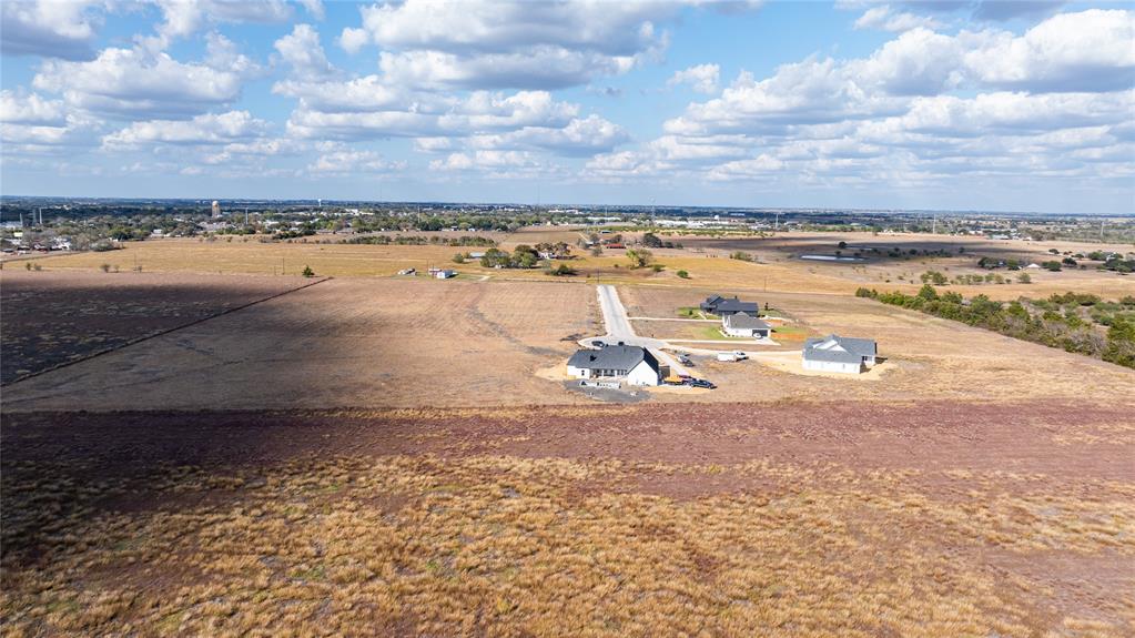 102 Country View Lane, Schulenburg, Texas image 7