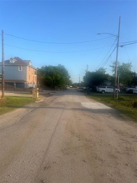 122 N 3rd Street South Houston TX 77587
