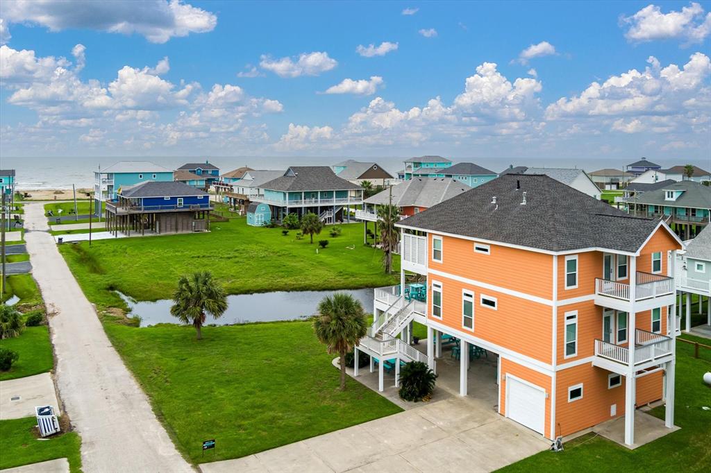 943 Kent Drive, Crystal Beach, Texas image 2