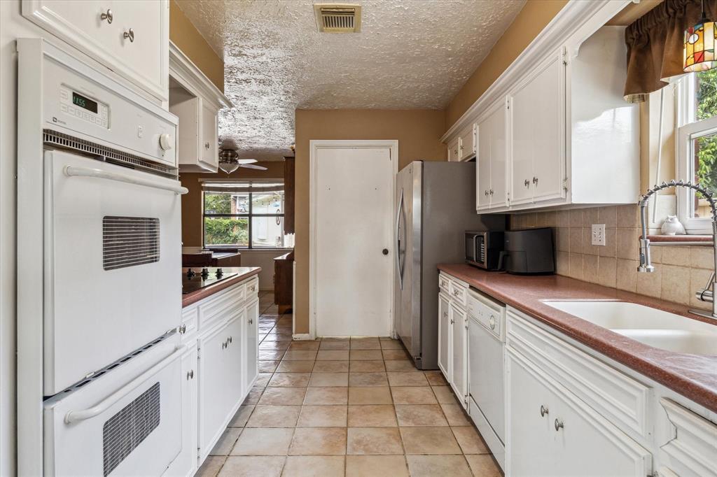 5615 Arbor Vitae Drive, Houston, Texas image 9