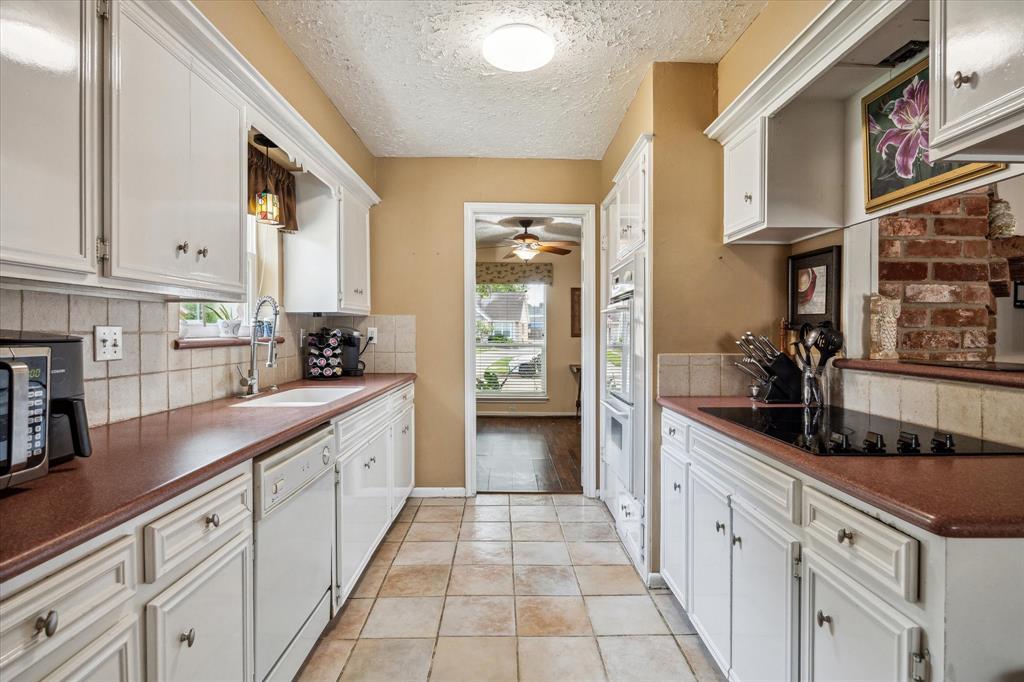 5615 Arbor Vitae Drive, Houston, Texas image 10