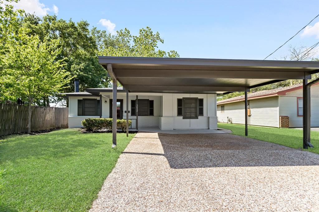 3032 Avenue H, Nederland, Texas image 1
