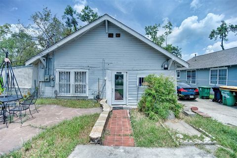 Photo of 615 Mcintosh Street, Houston, TX 77009 (MLS # 16168630)