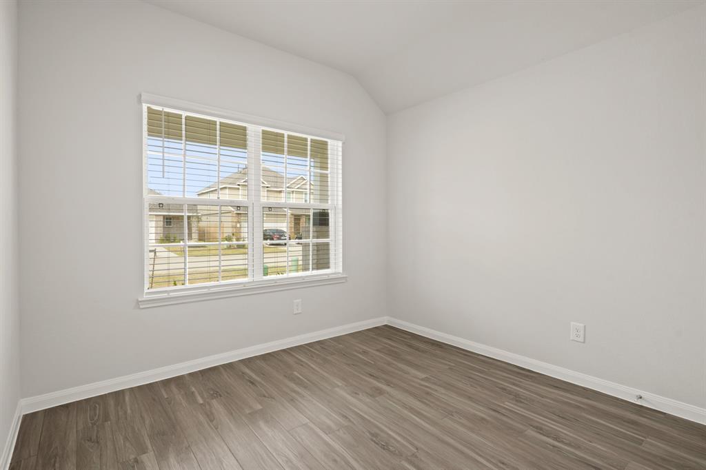 16932 Hazelnut Drive, Conroe, Texas image 3