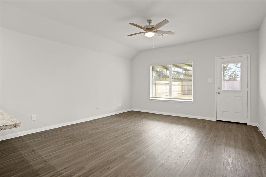 16932 Hazelnut Drive, Conroe, Texas image 8