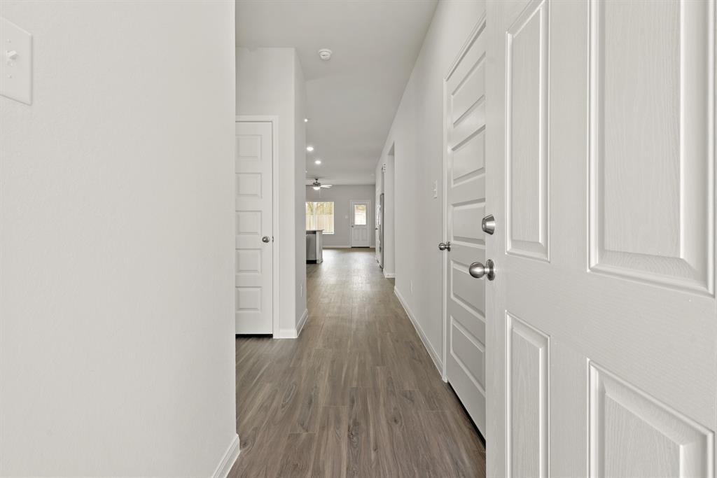 16932 Hazelnut Drive, Conroe, Texas image 2