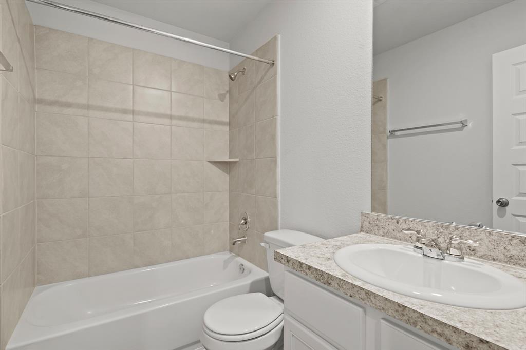 16932 Hazelnut Drive, Conroe, Texas image 4