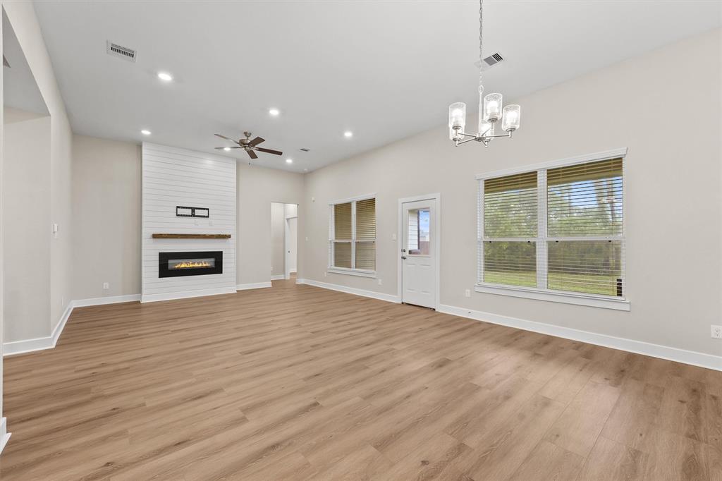 12341 N Chestnut Hills Drive, Conroe, Texas image 3