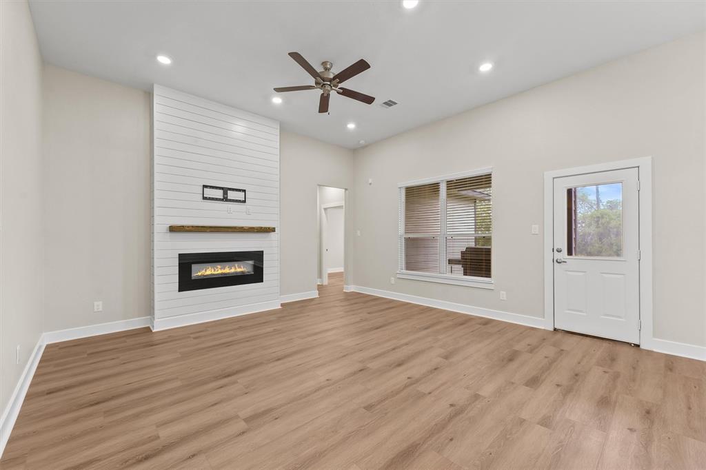 12341 N Chestnut Hills Drive, Conroe, Texas image 4