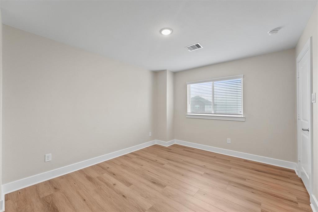 12341 N Chestnut Hills Drive, Conroe, Texas image 18