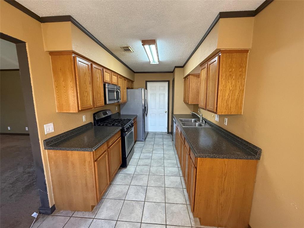 226 Petunia Street, Lake Jackson, Texas image 9