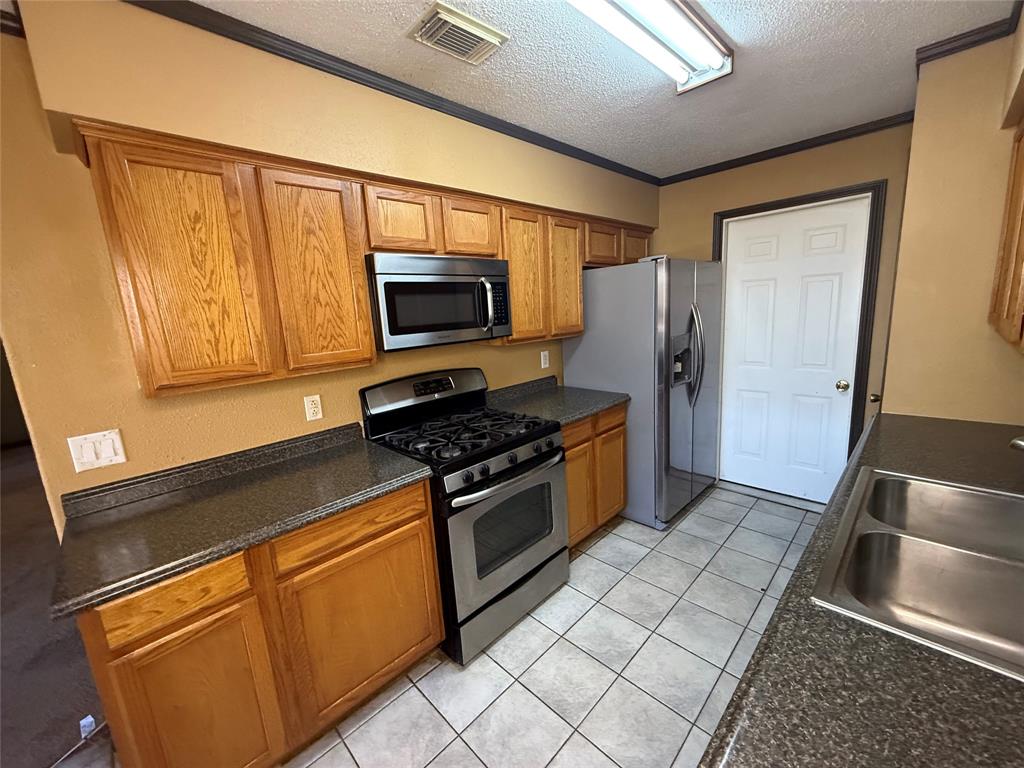 226 Petunia Street, Lake Jackson, Texas image 7