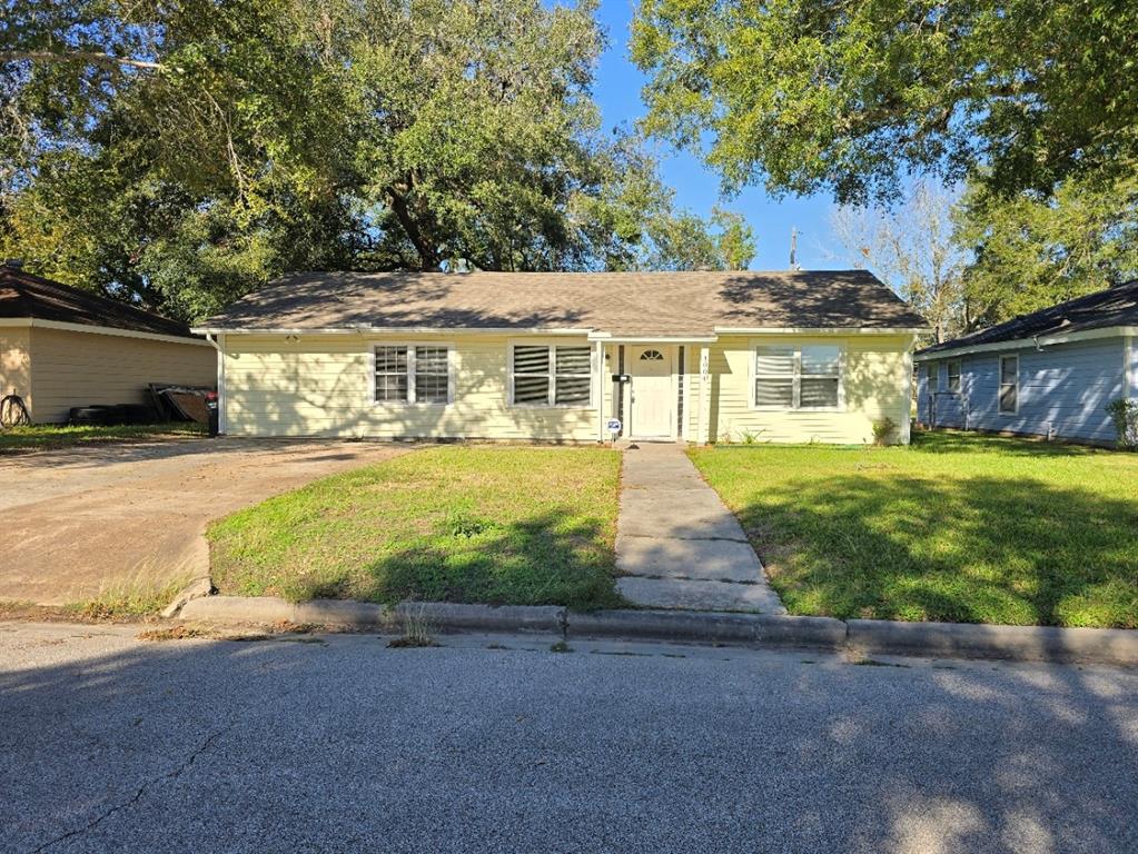1004 S Shepherd Drive, Baytown, Texas image 17
