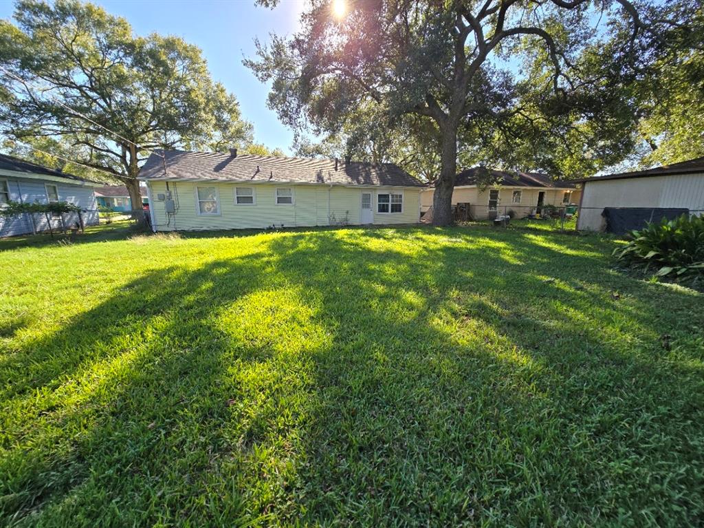 1004 S Shepherd Drive, Baytown, Texas image 13