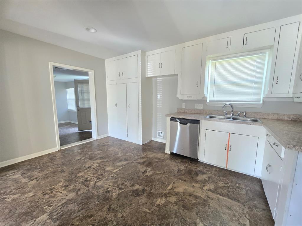 1004 S Shepherd Drive, Baytown, Texas image 4