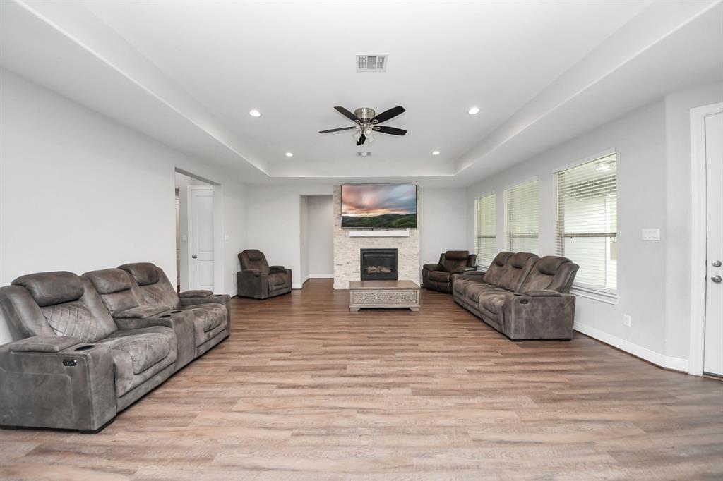 2115 Roman Forest Boulevard, New Caney, Texas image 11