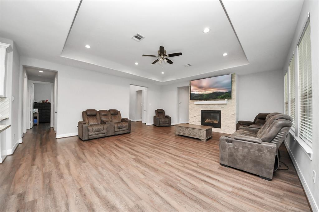 2115 Roman Forest Boulevard, New Caney, Texas image 8