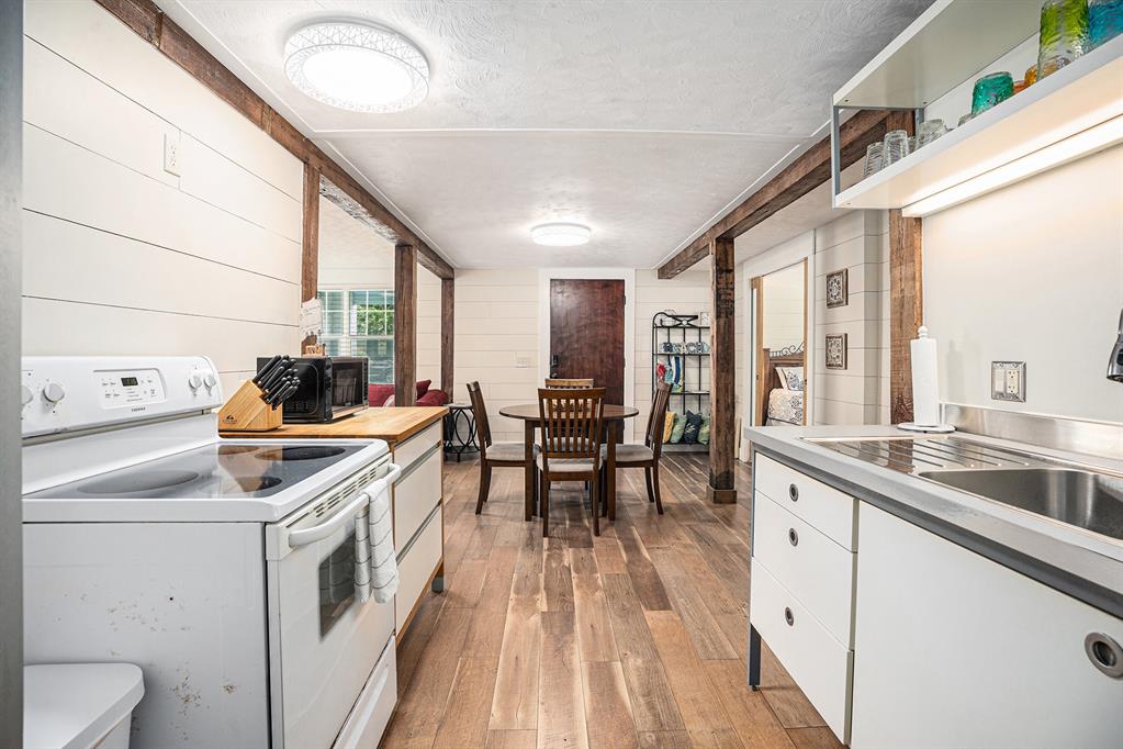 911 11th Street, Galveston, Texas image 11