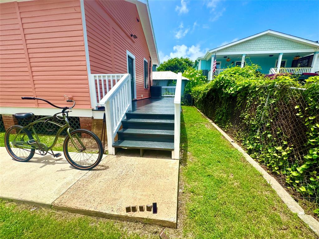 3306 Avenue Q 1/2