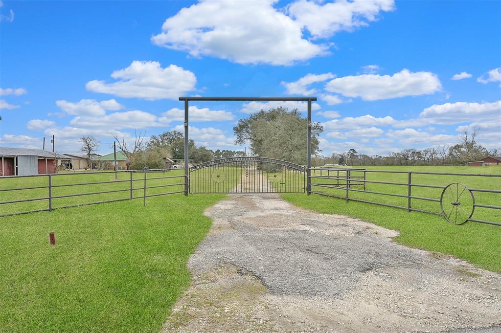 8266 S Williams Road, Conroe, Texas image 5