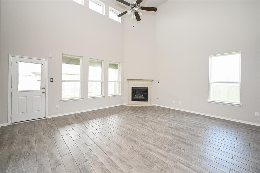 108 Shallow Creek Drive, Waller, Texas image 7