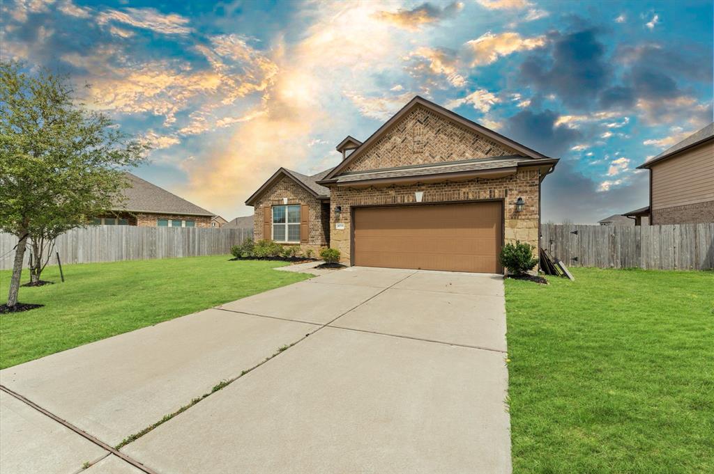 8715 Gladiolus Drive, Richmond, Texas image 2