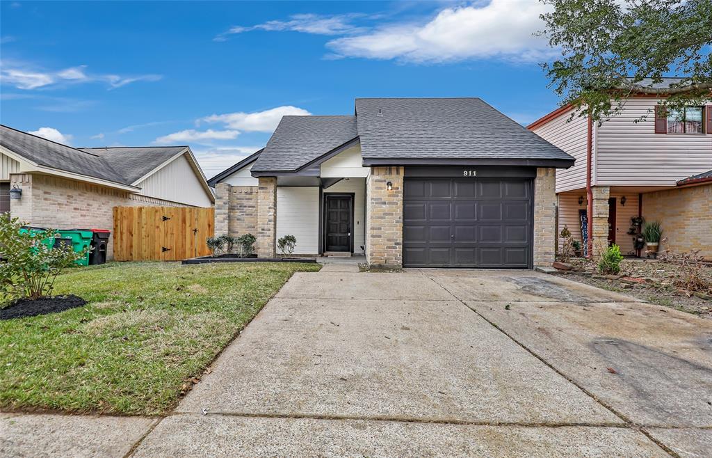 911 Briarcreek Drive, Baytown, Texas image 3