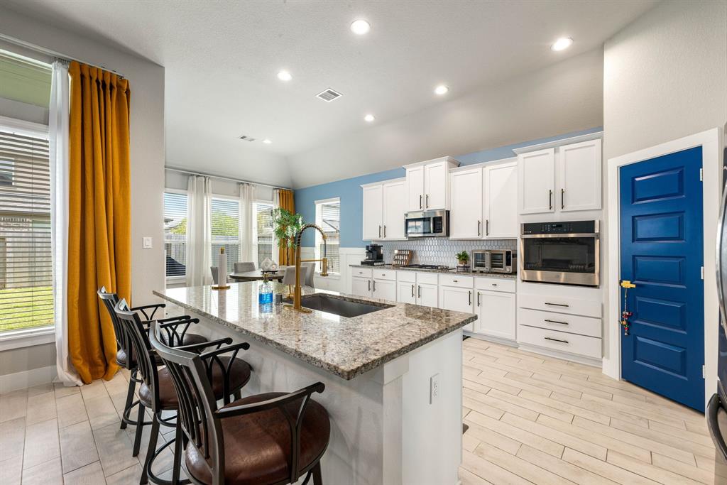 3323 Majestic Pine Lane, Rosenberg, Texas image 11